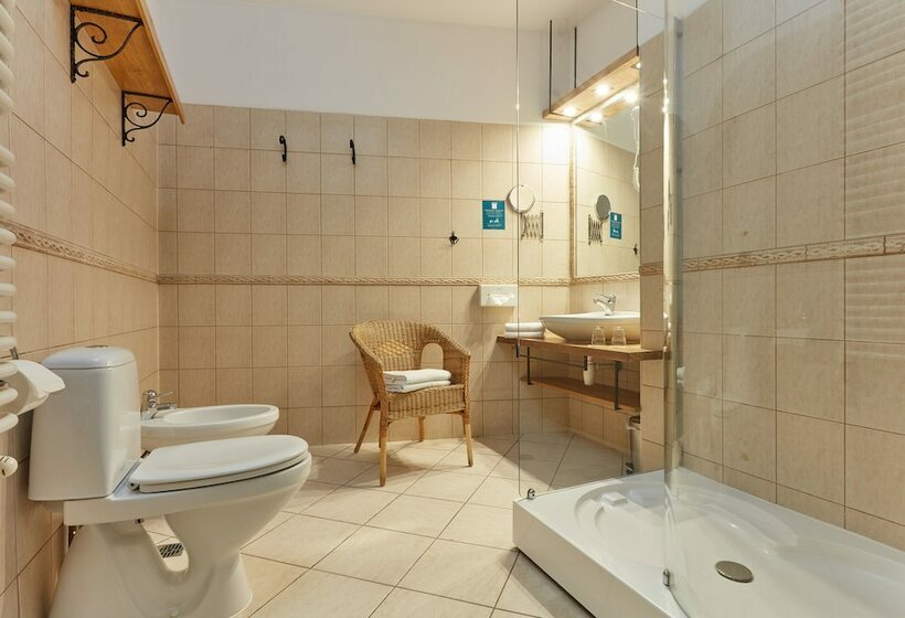 חדר דלוקס, Batory