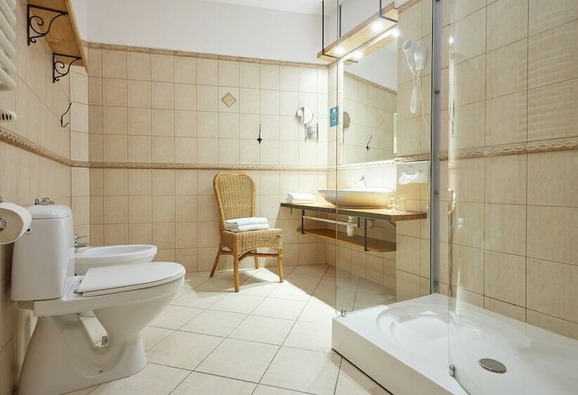 חדר דלוקס, Batory