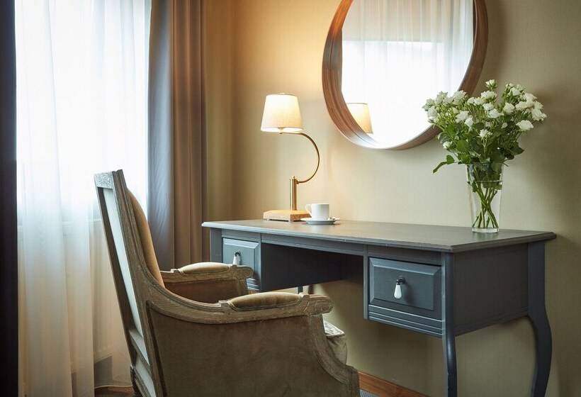 חדר דלוקס, Batory