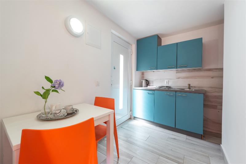 استودیوی استاندارد, Beach Villa Ratac