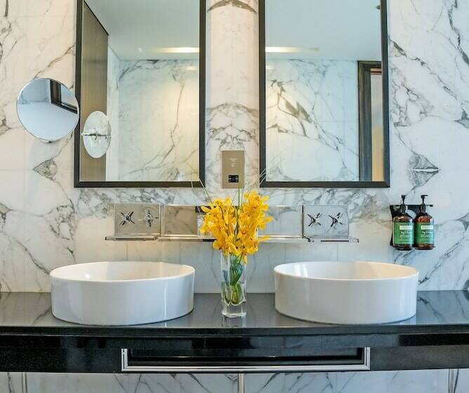 Номер Deluxe, Voco Bonnington Dubai, An Ihg