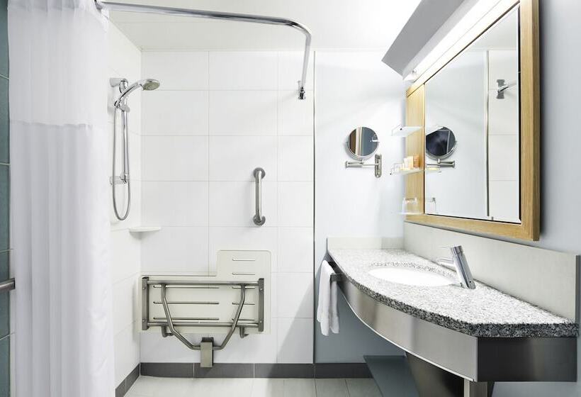 适合残疾人使用的标准间, Club Quarters Hotel World Trade Center, New York