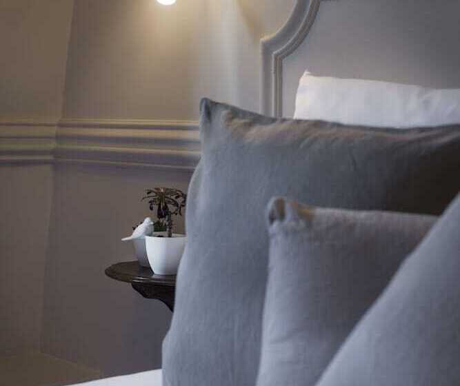 スタンダードルーム, De La Porte Doree