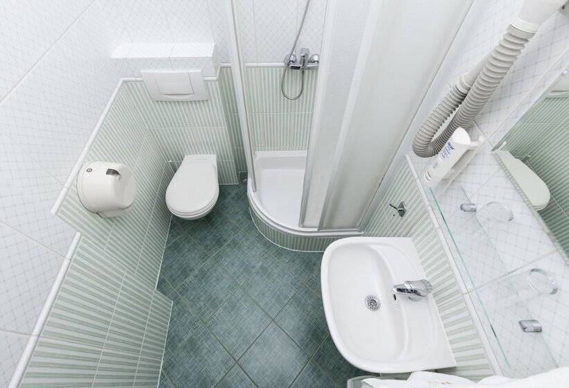 اتاق اکونومی, Floryan Old Town