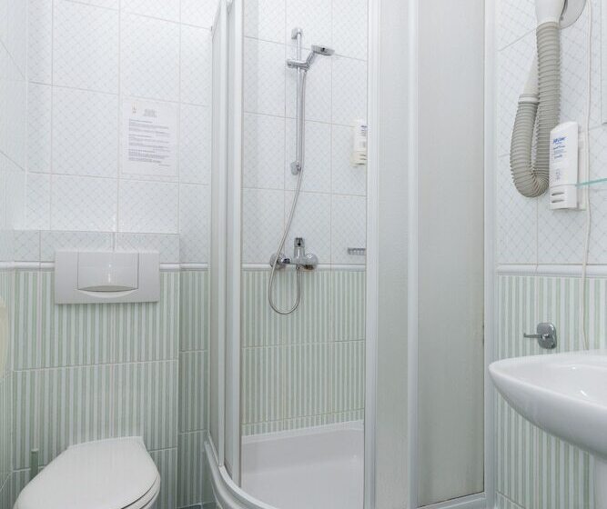 اتاق اکونومی, Floryan Old Town