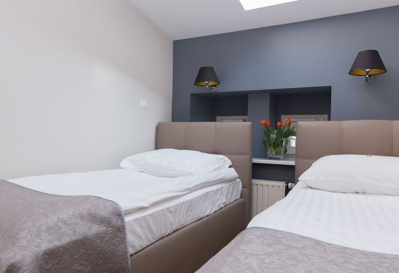 اتاق اکونومی, Floryan Old Town