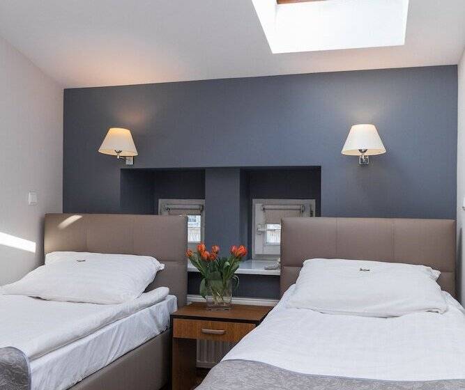 اتاق اکونومی, Floryan Old Town