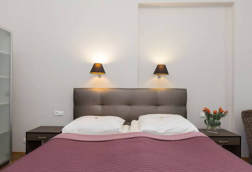 اتاق سوپریور, Floryan Old Town