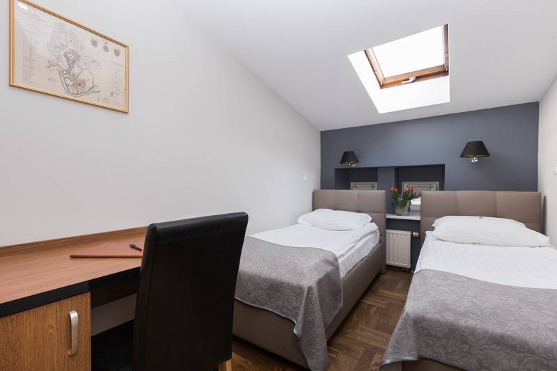 اتاق اکونومی, Floryan Old Town