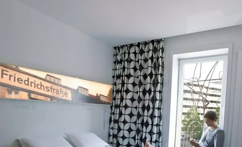 Standardzimmer, Gat Point Charlie
