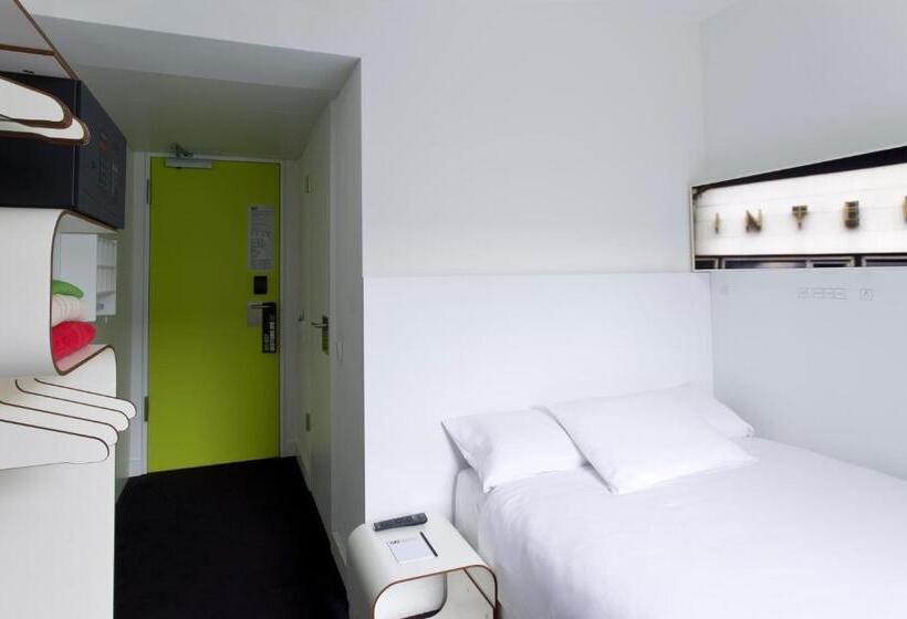 اتاق استاندارد یک نفره, Gat Point Charlie