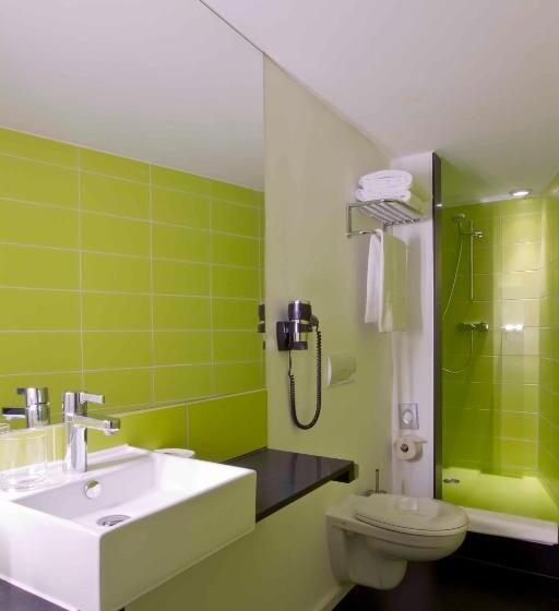 اتاق استاندارد یک نفره, Gat Point Charlie