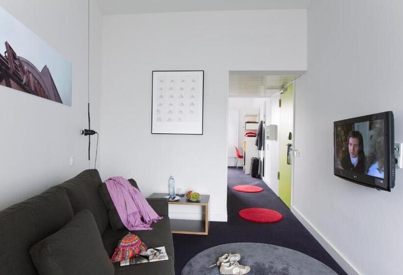 سوییت جونیور, Gat Point Charlie