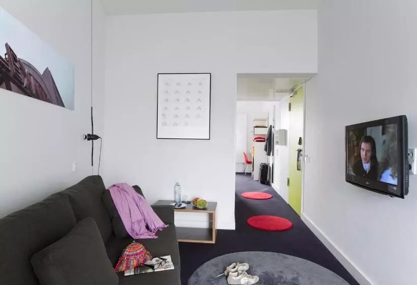 Junior Suite, Gat Point Charlie