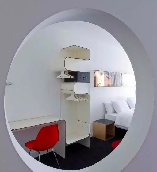 Junior Suite, Gat Point Charlie