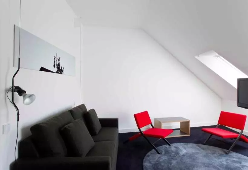 Junior Suite, Gat Point Charlie