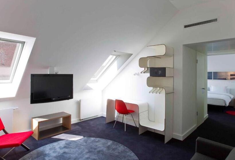 سوییت جونیور, Gat Point Charlie