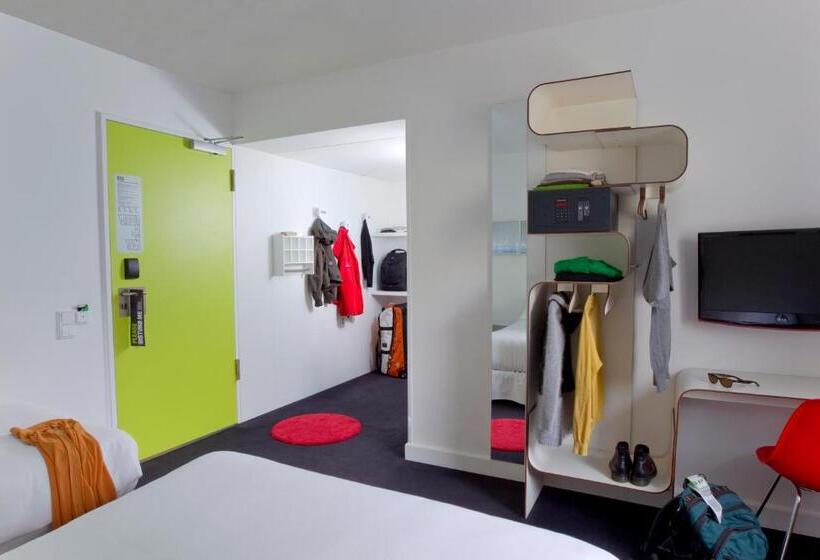 اتاق استاندارد سه نفره, Gat Point Charlie