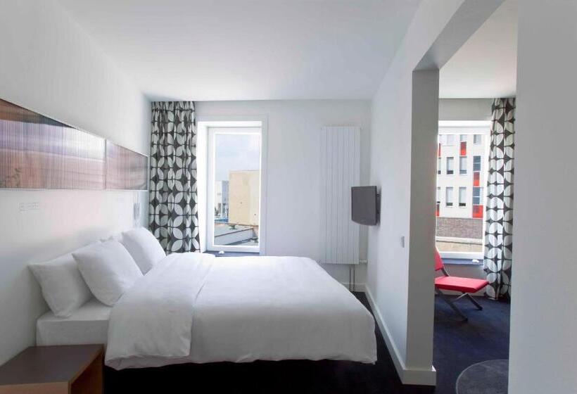 سوییت جونیور, Gat Point Charlie