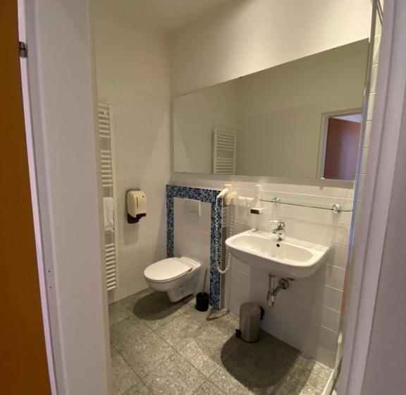 اتاق استاندارد سه نفره, Kolbeck Rooms