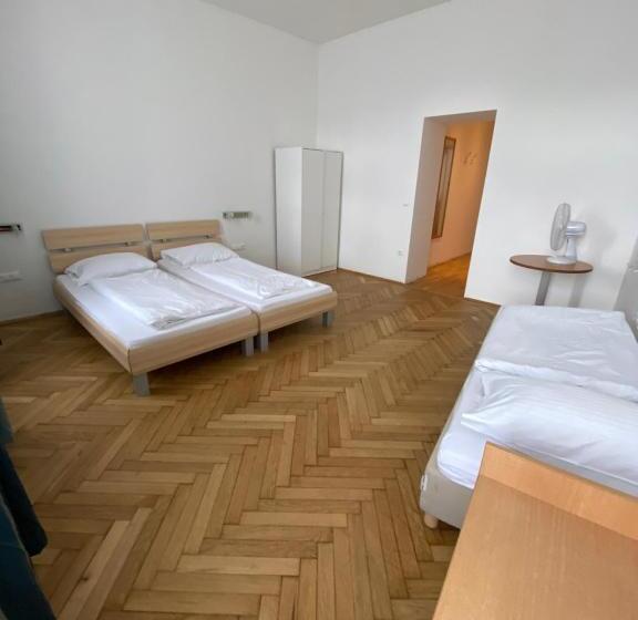 اتاق استاندارد سه نفره, Kolbeck Rooms