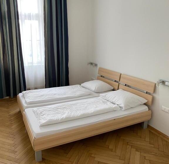 اتاق استاندارد سه نفره, Kolbeck Rooms