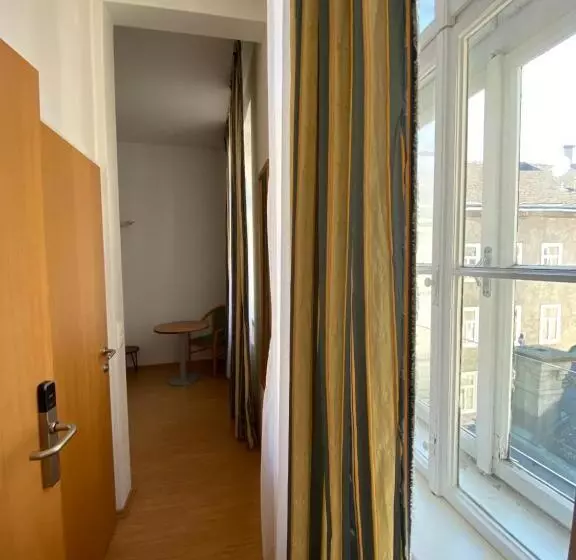 Basic-huone, Kolbeck Rooms