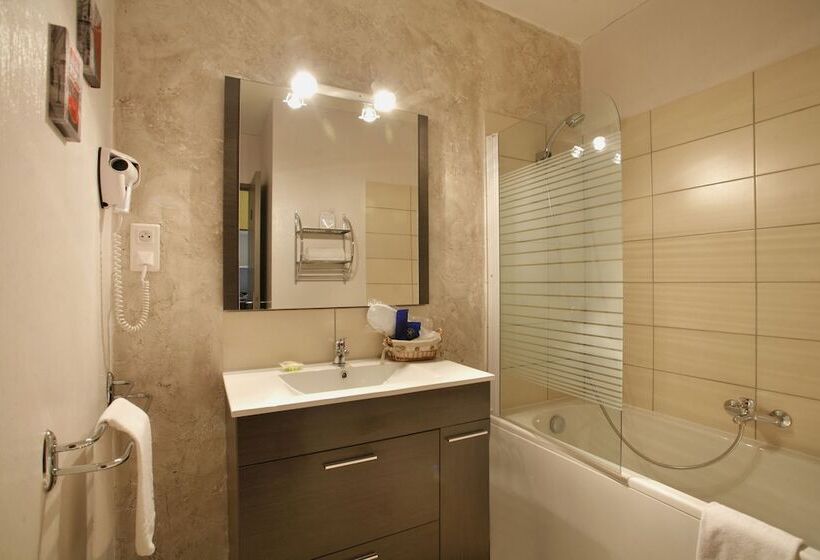 חדר קלאסי, Logis Hôtel Médiéval, Montélimar Nord