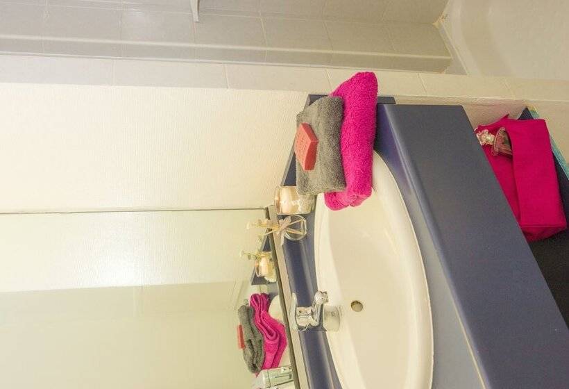 Четырехместный Номер Стандарт, Hôtel Miléade Méditerranée Port Fréjus