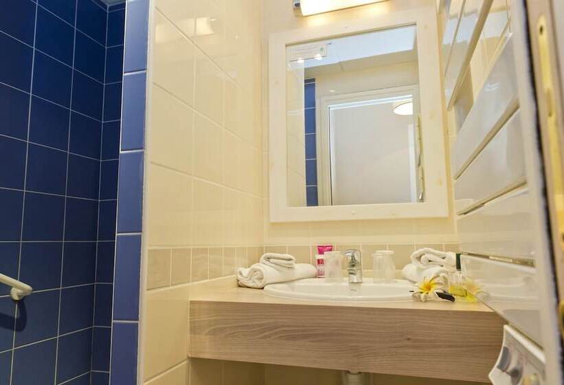Четырехместный Номер Стандарт, Hôtel Miléade Méditerranée   Port Fréjus