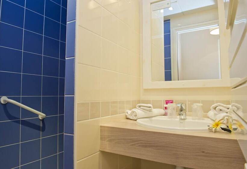 Четырехместный Номер Стандарт, Hôtel Miléade Méditerranée Port Fréjus