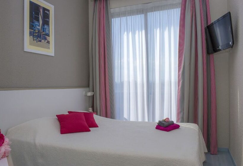 Четырехместный Номер Стандарт, Hôtel Miléade Méditerranée Port Fréjus