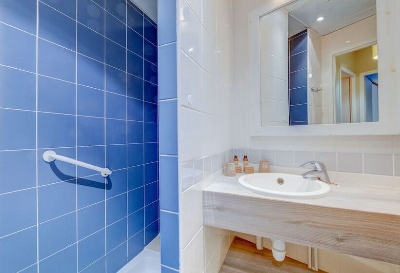 Четырехместный Номер Стандарт, Hôtel Miléade Méditerranée Port Fréjus