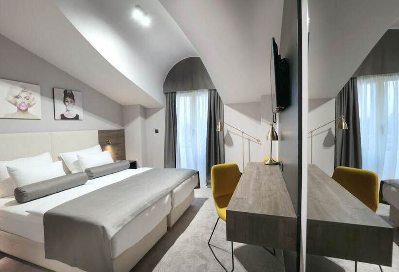 オーシャンビュースタンダードルームバルコニー付き, Milenij