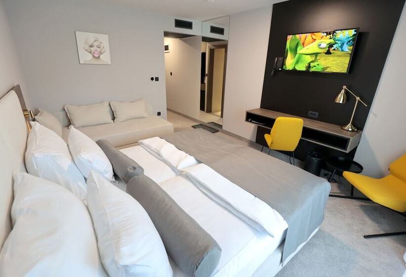 オーシャンビュースーペリアールーム, Milenij