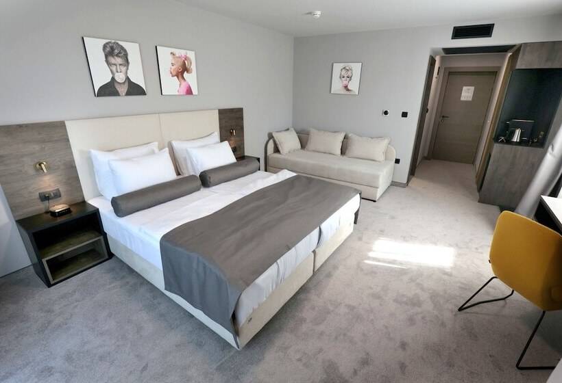 オーシャンビュースーペリアールーム, Milenij