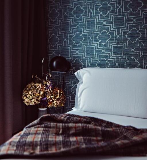 اتاق سوپریور, Monsieur Helder