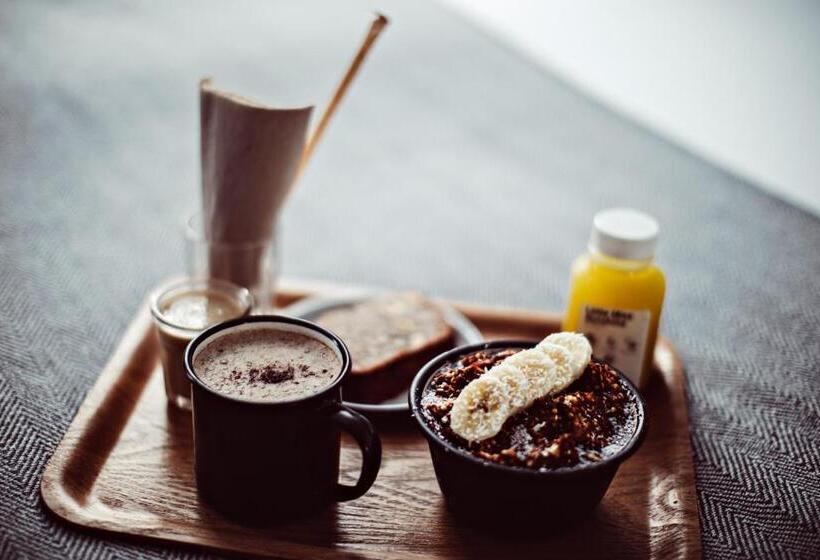 اتاق سوپریور, Monsieur Helder