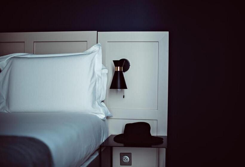 اتاق سوپریور, Monsieur Helder