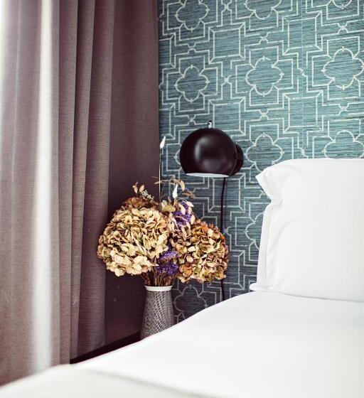 اتاق لوکس, Monsieur Helder