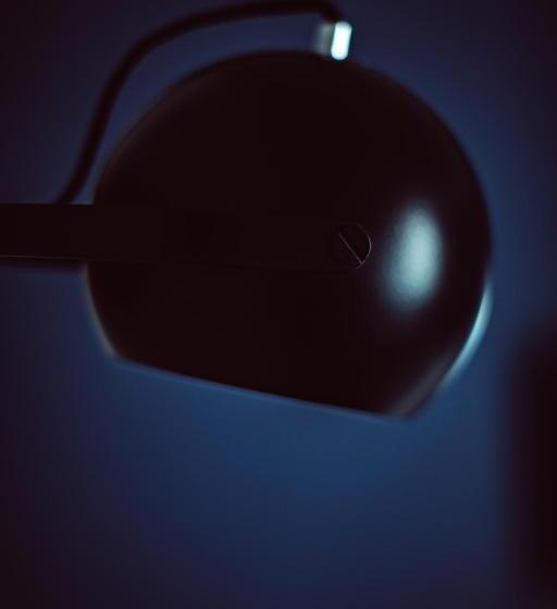 اتاق لوکس, Monsieur Helder