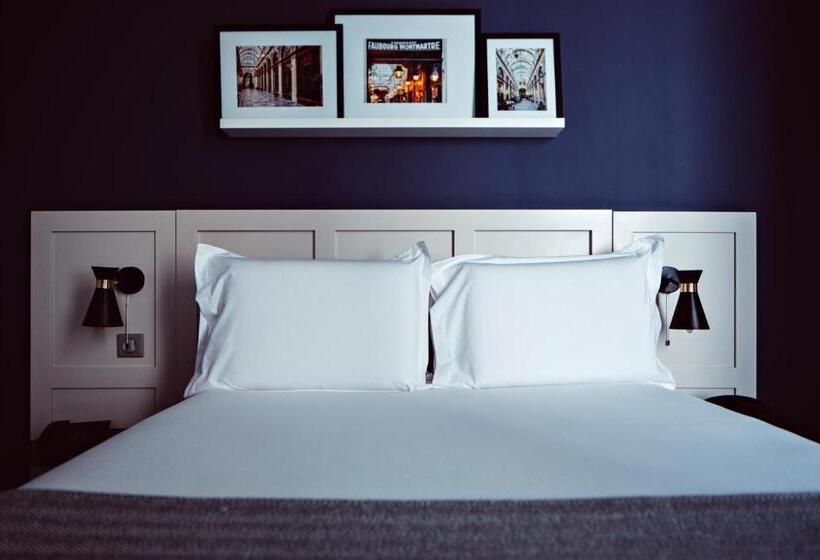 اتاق لوکس, Monsieur Helder