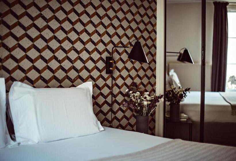 اتاق اجرایی سه نفره, Monsieur Helder