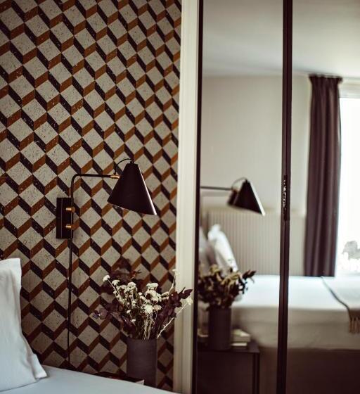 اتاق اجرایی سه نفره, Monsieur Helder