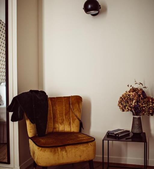 اتاق اجرایی سه نفره, Monsieur Helder