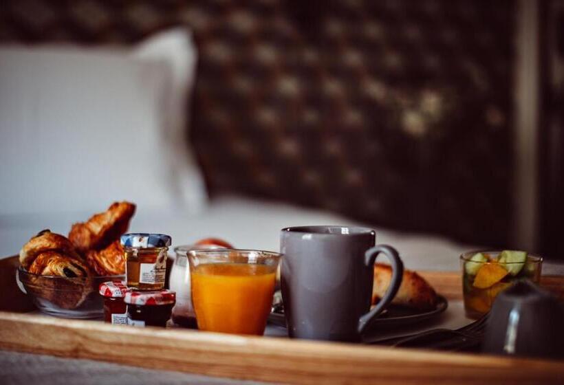 اتاق اجرایی سه نفره, Monsieur Helder