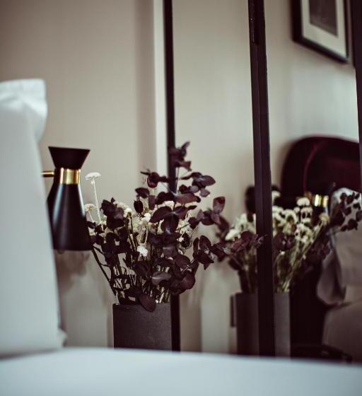 اتاق کلاسیک, Monsieur Helder