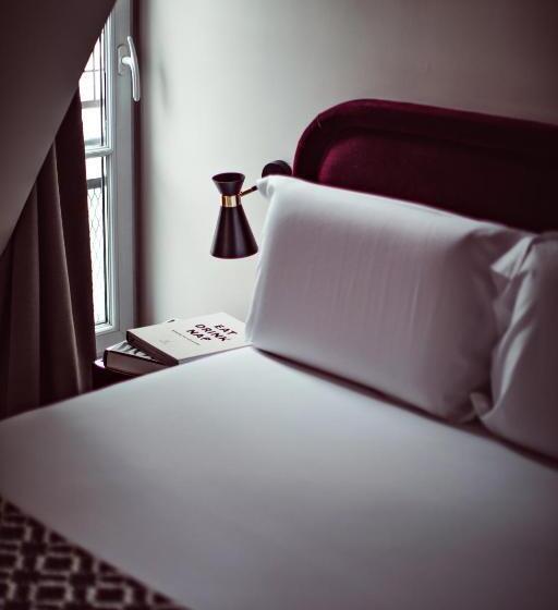 اتاق کلاسیک, Monsieur Helder