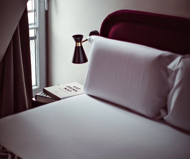 اتاق کلاسیک, Monsieur Helder