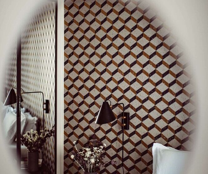 اتاق سوپریور, Monsieur Helder